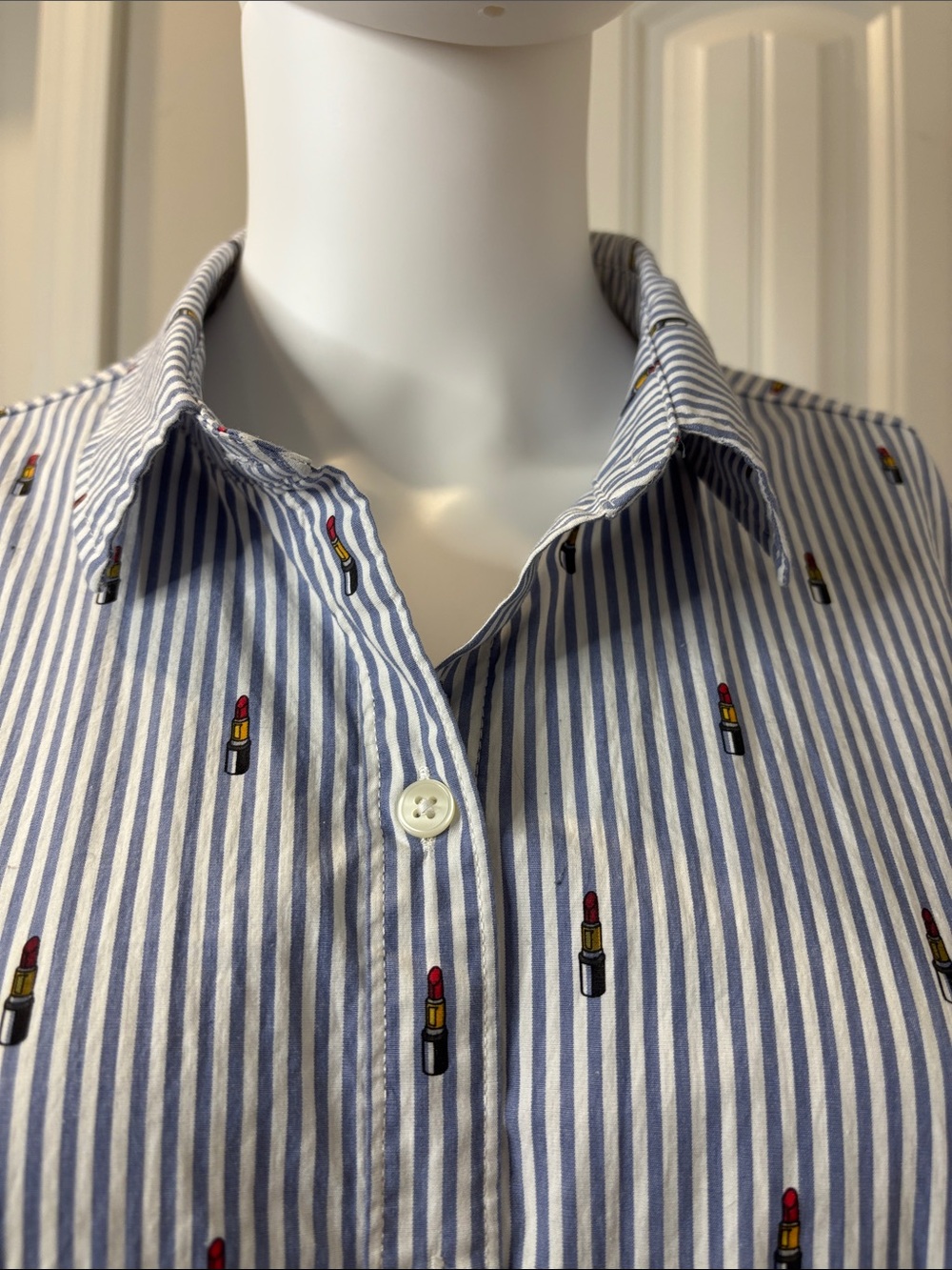 Banana Republic Blue and White Striped Button-Down with Lipstick Print Size L
